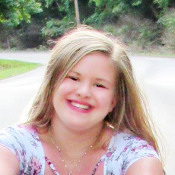 Meet your Posher, Skylinn - Picture 3 of 3